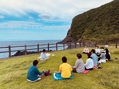 伊豆大島の高波動スポットで行う心身癒しのワーク